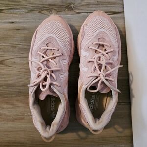 ADIDAS Ozweego Shoes Women vapor size 11 used